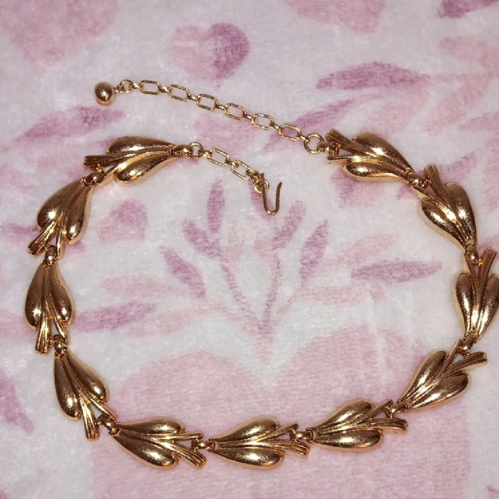 Trifari 17" Goldtone Leaves Necklace